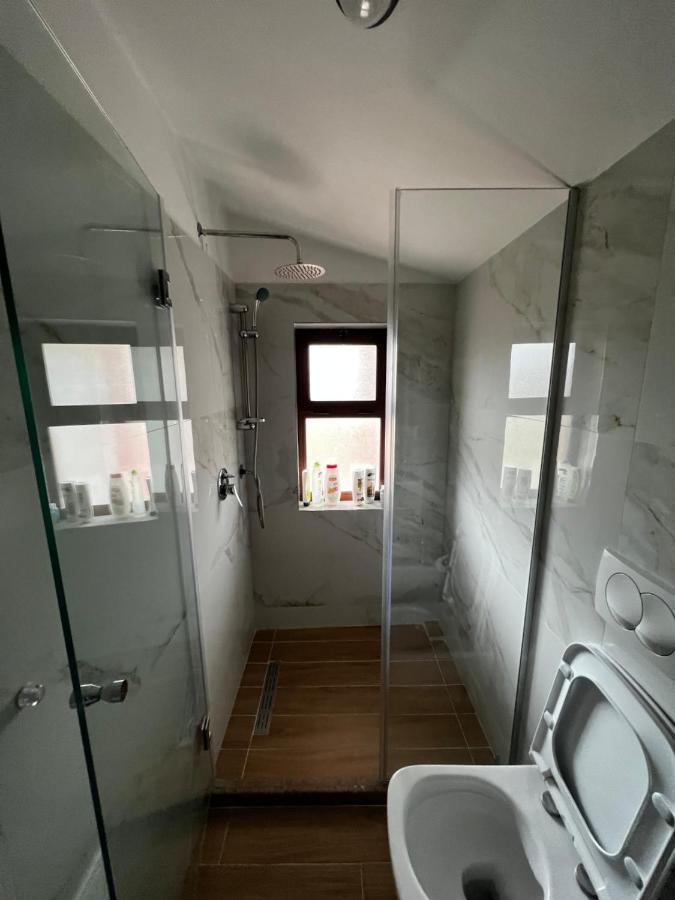 Retreat In The Centre Of Korce